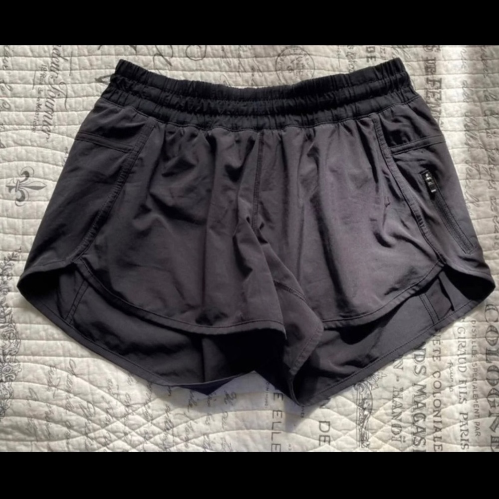 Lululemon black tracker shorts